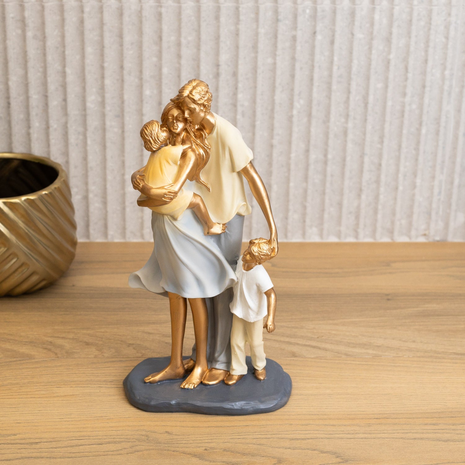 Figura Decorativa Família de Resina 15cm x 9cm x 28cm - Wolff